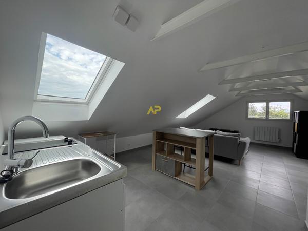 STUDIO MEUBLÉ - 20 m² Loyer 788 €/mois charges comprises **  - Référence  1578