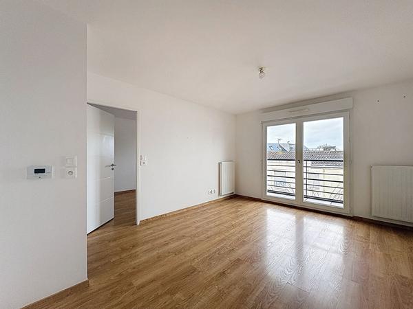 BOURG SAINT SEBASTIEN SUR LOIRE APPARTEMENT T2 RESIDENCE RECENTE STATIONNEMENT