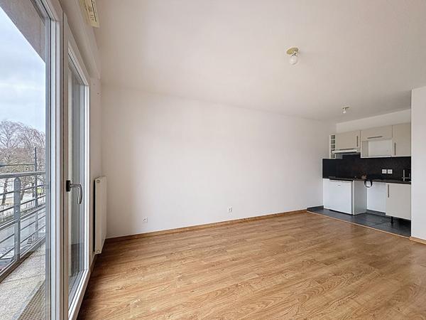 BOURG SAINT SEBASTIEN SUR LOIRE APPARTEMENT T2 RESIDENCE RECENTE STATIONNEMENT