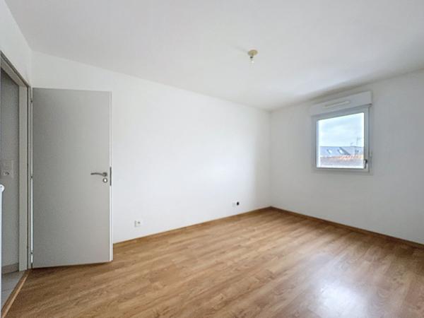 BOURG SAINT SEBASTIEN SUR LOIRE APPARTEMENT T2 RESIDENCE RECENTE STATIONNEMENT