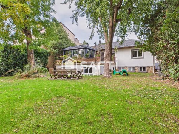 Maison familiale 208 m², sous-sol aménagé, jardin arboré et prestations rares à Viry-Châtillon.