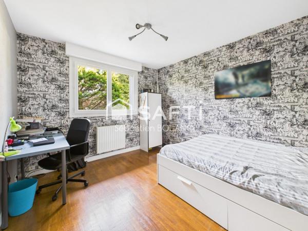 Maison familiale 208 m², sous-sol aménagé, jardin arboré et prestations rares à Viry-Châtillon.