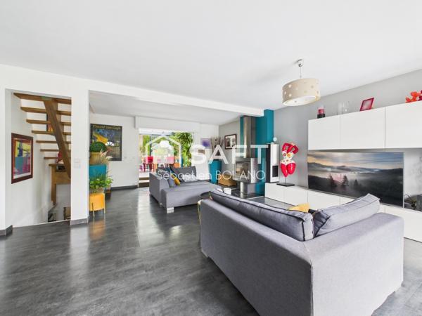 Maison familiale 208 m², sous-sol aménagé, jardin arboré et prestations rares à Viry-Châtillon.