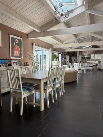 17290 LE THOU - Élégante maison contemporaine de plain-pied avec piscine