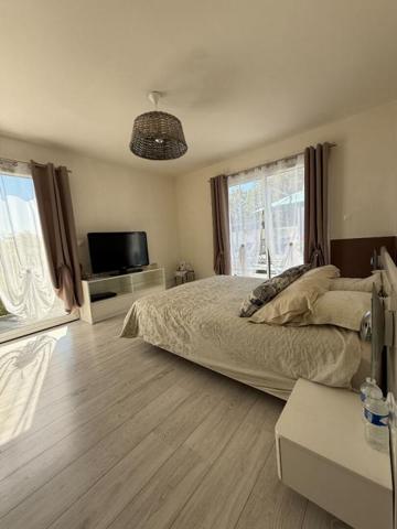 17290 LE THOU - Élégante maison contemporaine de plain-pied avec piscine