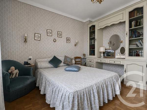Maison à vendre  6 pièces - 119 m 2   LA ROCHE SUR YON  - 85