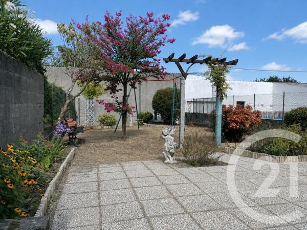 Maison à vendre  6 pièces - 119 m 2   LA ROCHE SUR YON  - 85