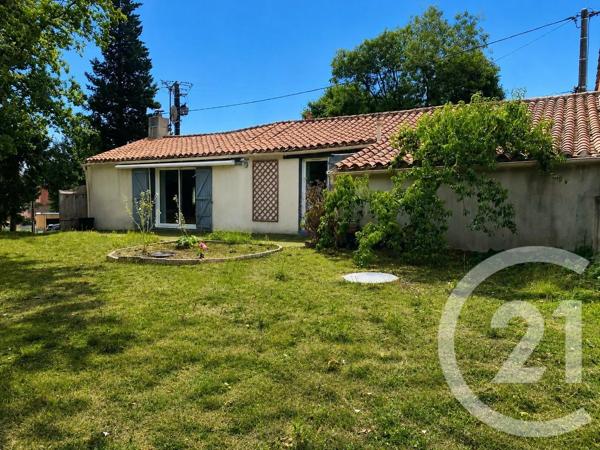 Maison à vendre  6 pièces - 119 m 2   LA ROCHE SUR YON  - 85