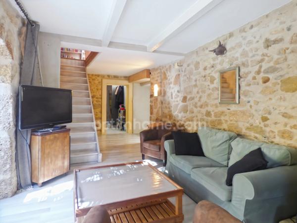 COUP DE COEUR POUR CETTE MAISON DE VILLAGE AVEC GRANDE COUR INTERIEURE