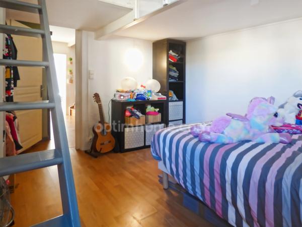 COUP DE COEUR POUR CETTE MAISON DE VILLAGE AVEC GRANDE COUR INTERIEURE