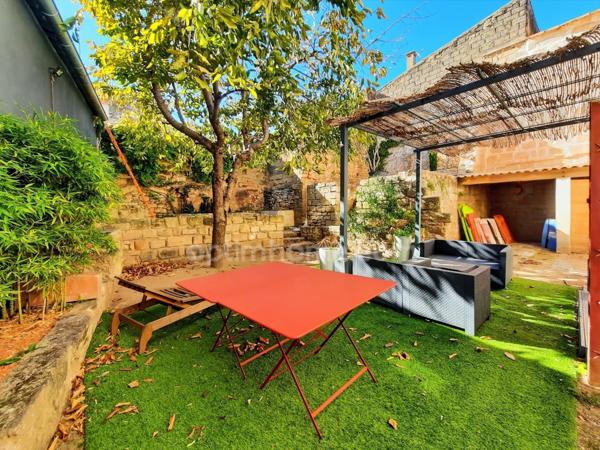 COUP DE COEUR POUR CETTE MAISON DE VILLAGE AVEC GRANDE COUR INTERIEURE