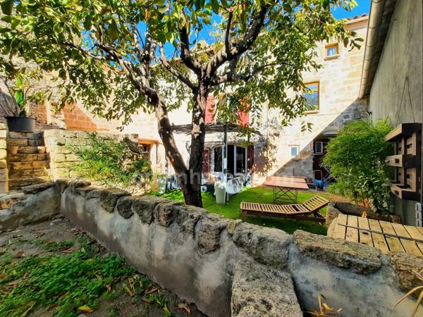 COUP DE COEUR POUR CETTE MAISON DE VILLAGE AVEC GRANDE COUR INTERIEURE