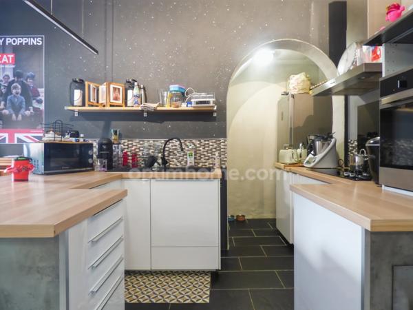 COUP DE COEUR POUR CETTE MAISON DE VILLAGE AVEC GRANDE COUR INTERIEURE