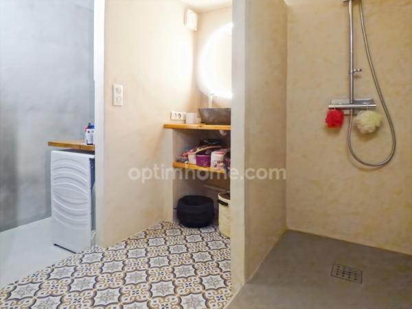 COUP DE COEUR POUR CETTE MAISON DE VILLAGE AVEC GRANDE COUR INTERIEURE