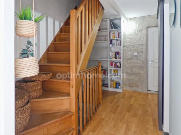 COUP DE COEUR POUR CETTE MAISON DE VILLAGE AVEC GRANDE COUR INTERIEURE