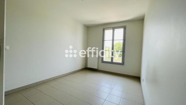 Maison
         4 pièces
        - 84 m² Exclusivité 249 000 € *
