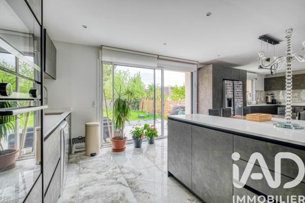 Maison à vendre 10 pièces 283 m² Gagny