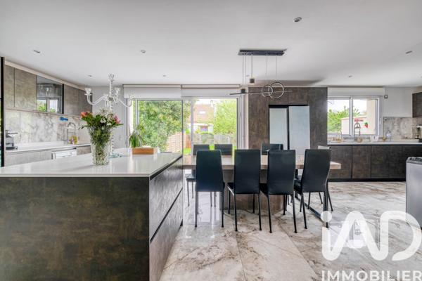 Maison à vendre 10 pièces 283 m² Gagny