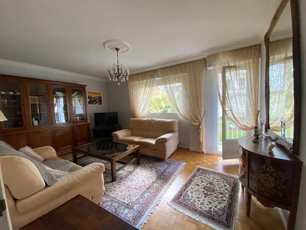 A VENDRE NANTES JARDIN DES PLANTES T2BIS DANS IMMEUBLE DE CARACTERE