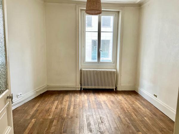 A VENDRE NANTES JARDIN DES PLANTES T2BIS DANS IMMEUBLE DE CARACTERE