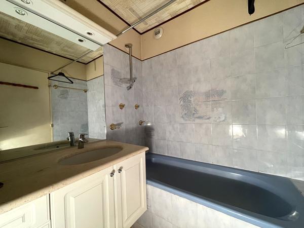 Carros - 3 pièces de plain-pied avec jardin : un lieu à réinventer