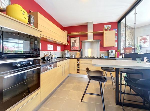 Maison 5 pièces en parfait état, avec piscine et garage à Bressols