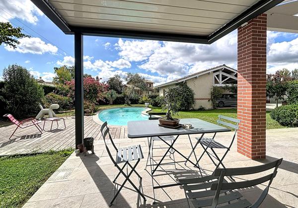 Maison 5 pièces en parfait état, avec piscine et garage à Bressols