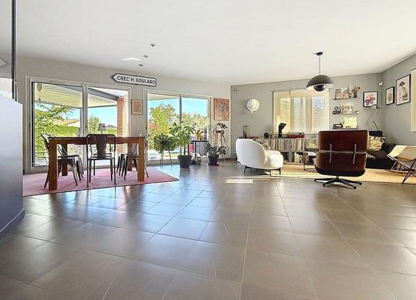 Maison 5 pièces en parfait état, avec piscine et garage à Bressols