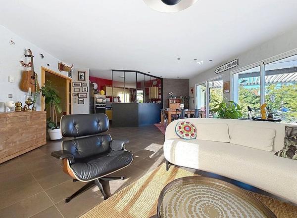 Maison 5 pièces en parfait état, avec piscine et garage à Bressols