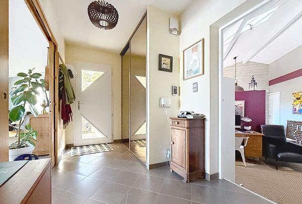 Maison 5 pièces en parfait état, avec piscine et garage à Bressols