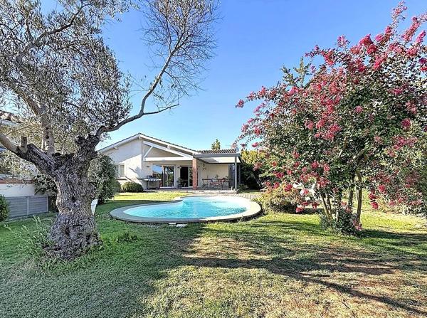 Maison 5 pièces en parfait état, avec piscine et garage à Bressols
