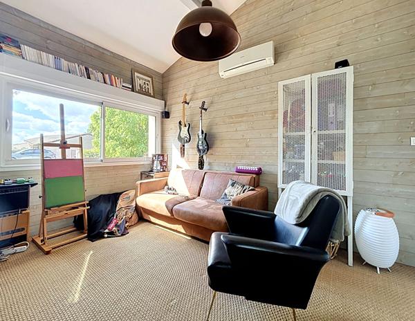 Maison 5 pièces en parfait état, avec piscine et garage à Bressols