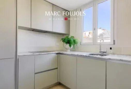 Paris VII Las Cases – appartement rénové de 62 m² avec vues dégagées sur jardins