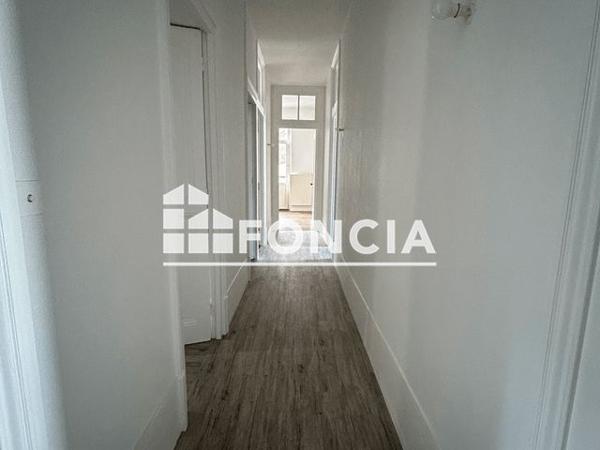 Location Appartement 5 pièces 112.1 m² - 21 RUE DES CELESTES Vienne 38200