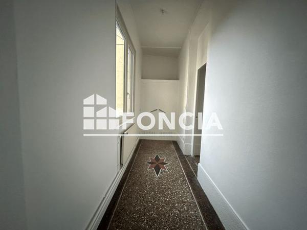 Location Appartement 5 pièces 112.1 m² - 21 RUE DES CELESTES Vienne 38200