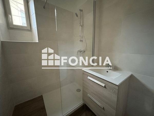 Location Appartement 5 pièces 112.1 m² - 21 RUE DES CELESTES Vienne 38200