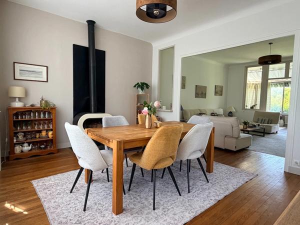 SAUMUR CENTRE, Maison de ville style Art déco de 205m² avec garage sur jardin arboré clos de 600m²