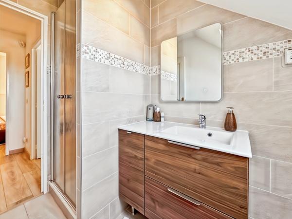 Maison familiale rénovée 4-5ch, au calme avec jardin paysager et sans vis-à-vis, 162 m², Bussy-Saint-Georges (Seine-et-Marne), proche Disney, à vendre