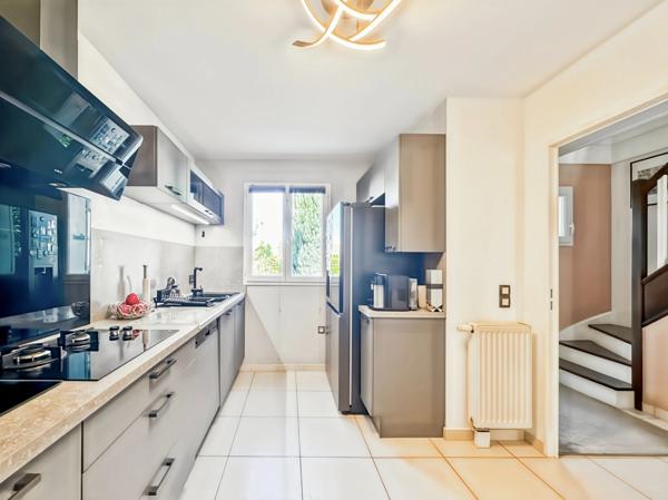 Maison familiale rénovée 4-5ch, au calme avec jardin paysager et sans vis-à-vis, 162 m², Bussy-Saint-Georges (Seine-et-Marne), proche Disney, à vendre