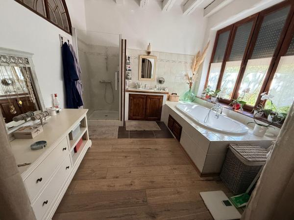 Maison à NARBONNE, 11100 - 7 pièces 300m²