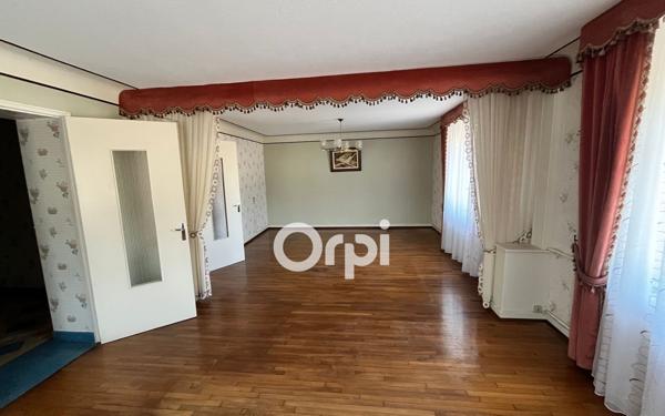 Maison à vendre    11 pièces •  Saint-Benoît-la-Chipotte