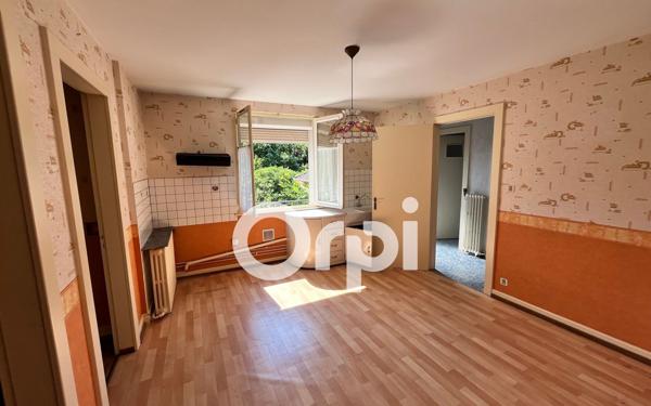 Maison à vendre    11 pièces •  Saint-Benoît-la-Chipotte