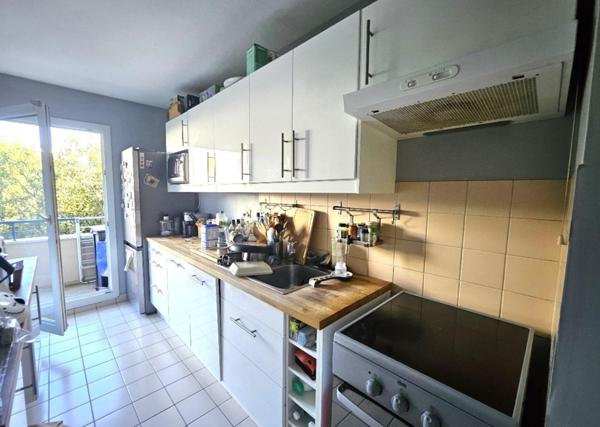Appartement T3 balcon et parking au Chartrons