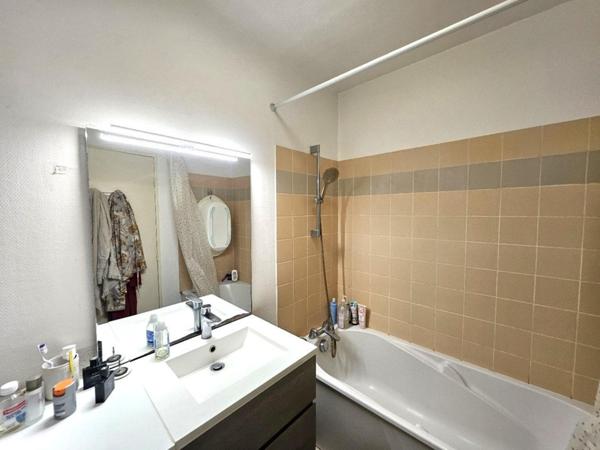 Appartement T3 balcon et parking au Chartrons
