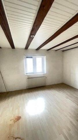 Appartement de 158 M² avec parking , chauffage au gaz , 2 sdb , à rénover , gros potentiel