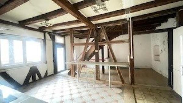 Appartement de 158 M² avec parking , chauffage au gaz , 2 sdb , à rénover , gros potentiel