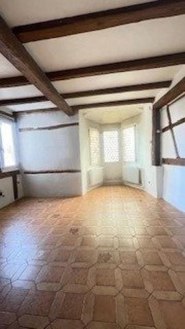 Appartement de 158 M² avec parking , chauffage au gaz , 2 sdb , à rénover , gros potentiel