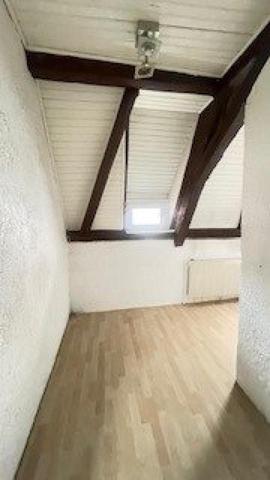 Appartement de 158 M² avec parking , chauffage au gaz , 2 sdb , à rénover , gros potentiel