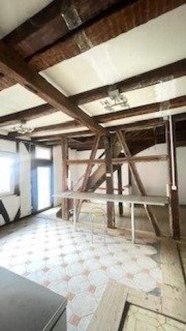 Appartement de 158 M² avec parking , chauffage au gaz , 2 sdb , à rénover , gros potentiel