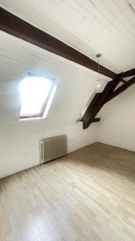 Appartement de 158 M² avec parking , chauffage au gaz , 2 sdb , à rénover , gros potentiel